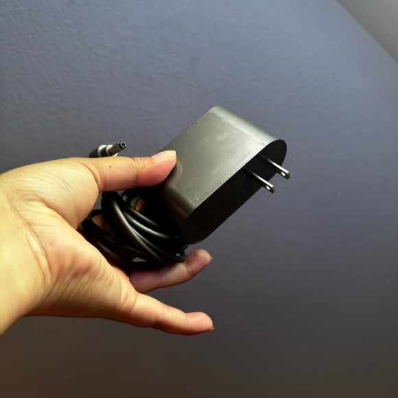 Dyson charger - Picture 2 of 4